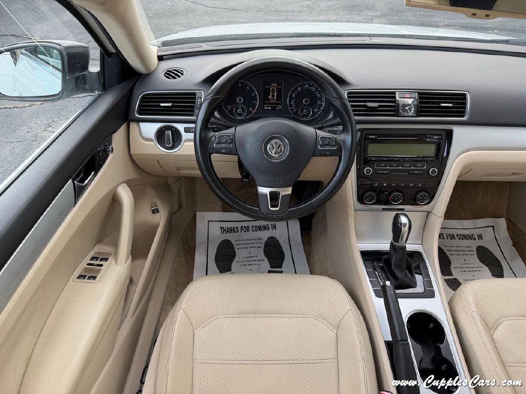 2013 Volkswagen Passat Image 16