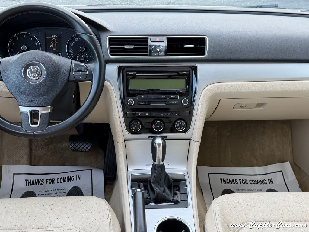 2013 Volkswagen Passat Image 18