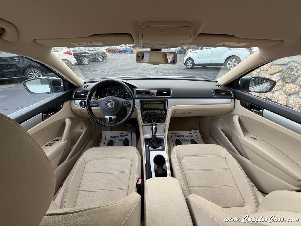 2013 Volkswagen Passat Image 20