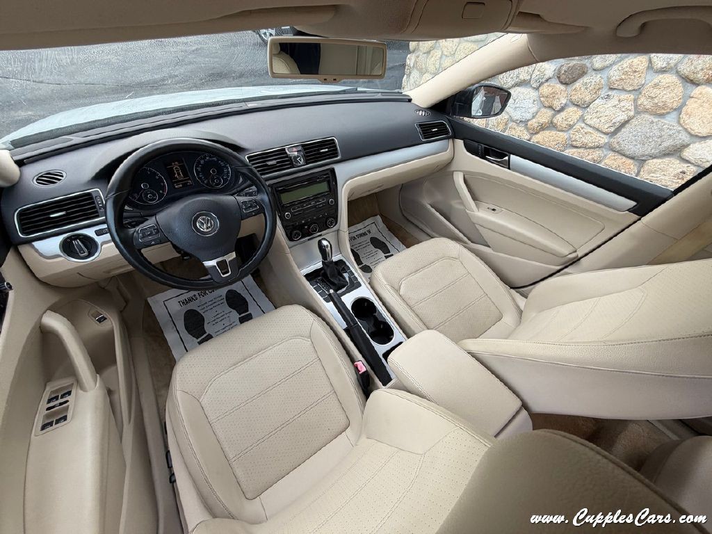 2013 Volkswagen Passat Image 21