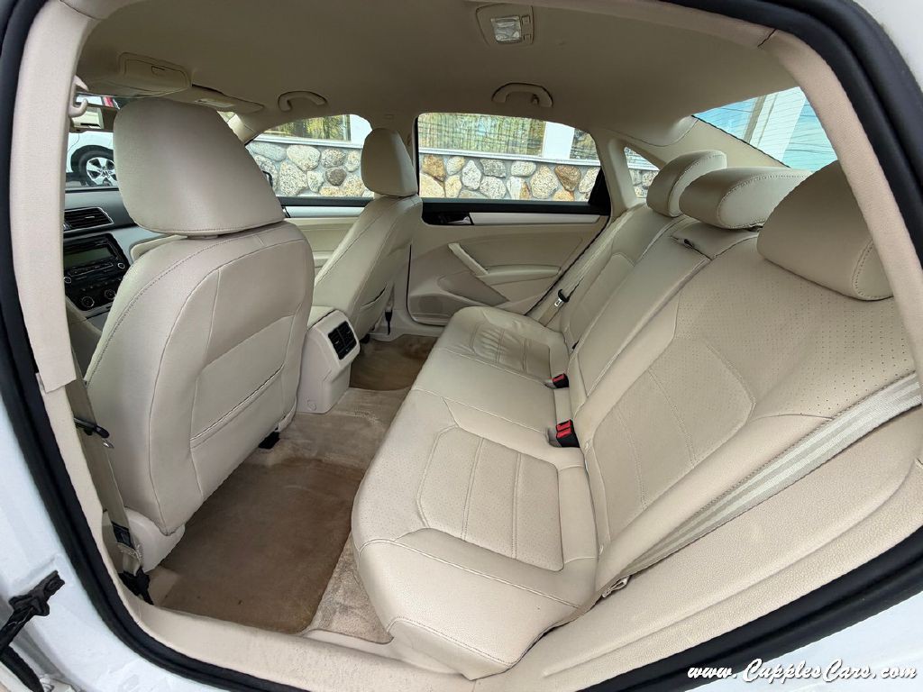 2013 Volkswagen Passat Image 22