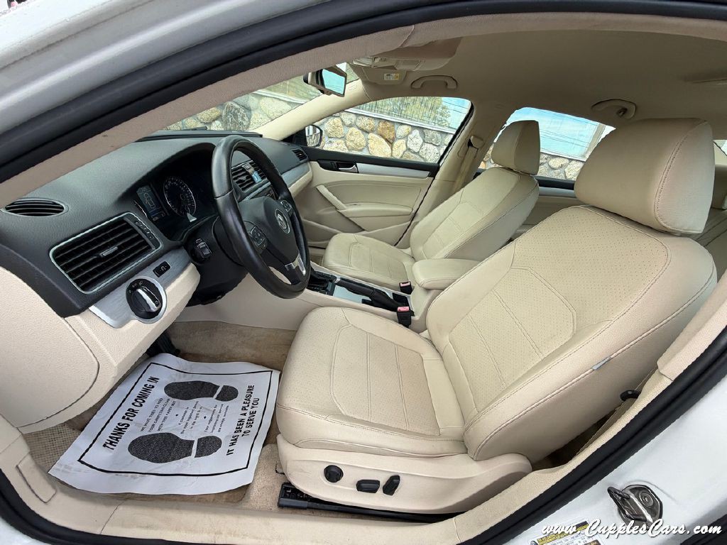 2013 Volkswagen Passat Image 23