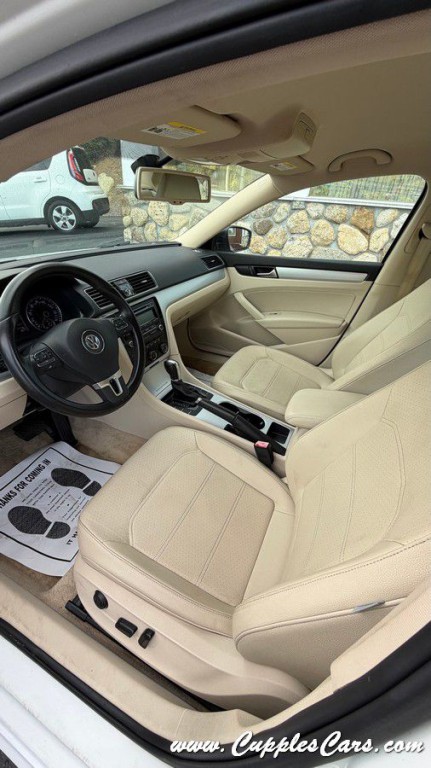 2013 Volkswagen Passat Image 27
