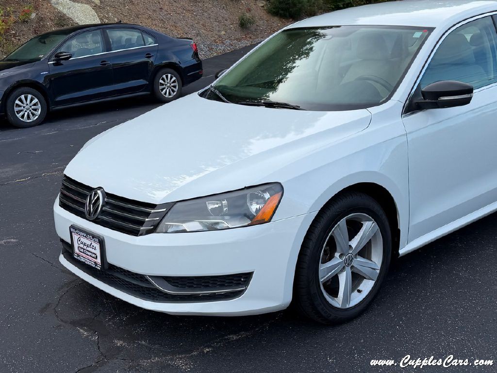 2013 Volkswagen Passat Image 30