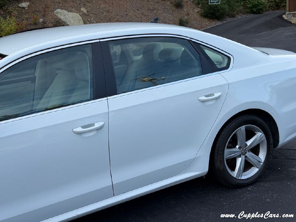 2013 Volkswagen Passat Image 32