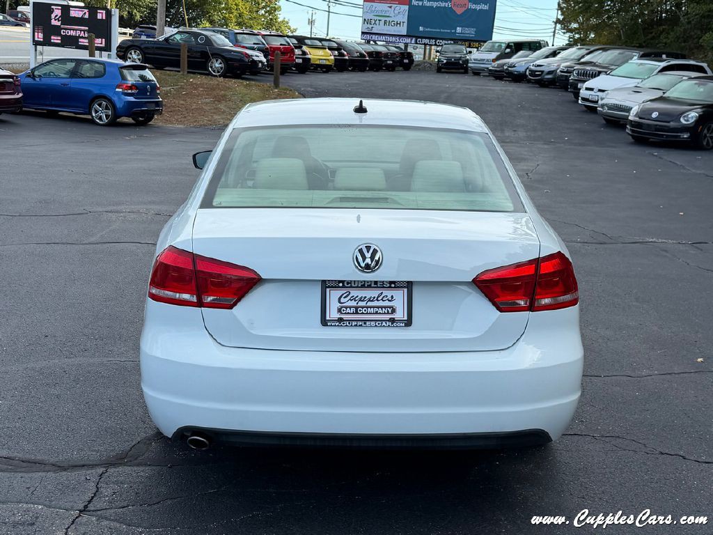 2013 Volkswagen Passat Image 34