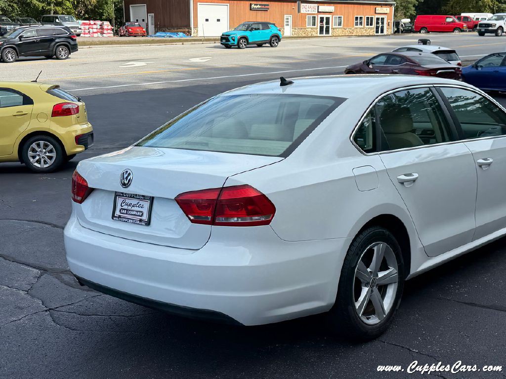 2013 Volkswagen Passat Image 35
