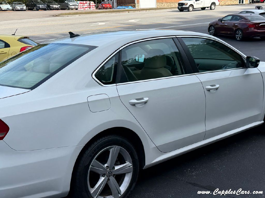2013 Volkswagen Passat Image 36