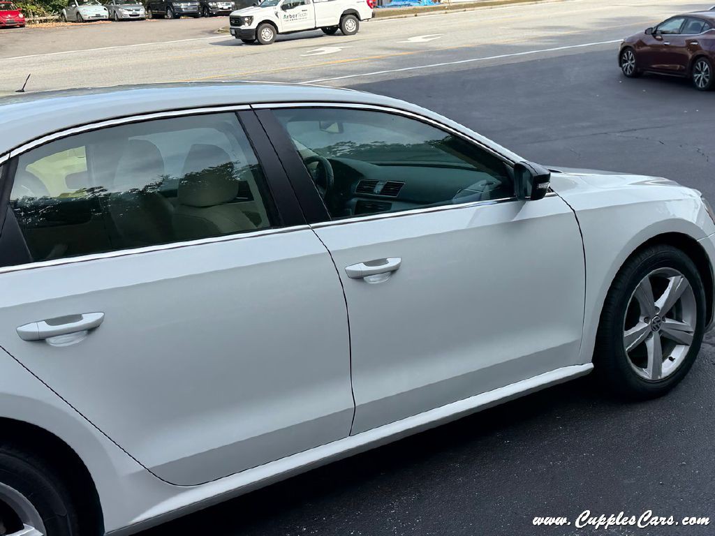 2013 Volkswagen Passat Image 37