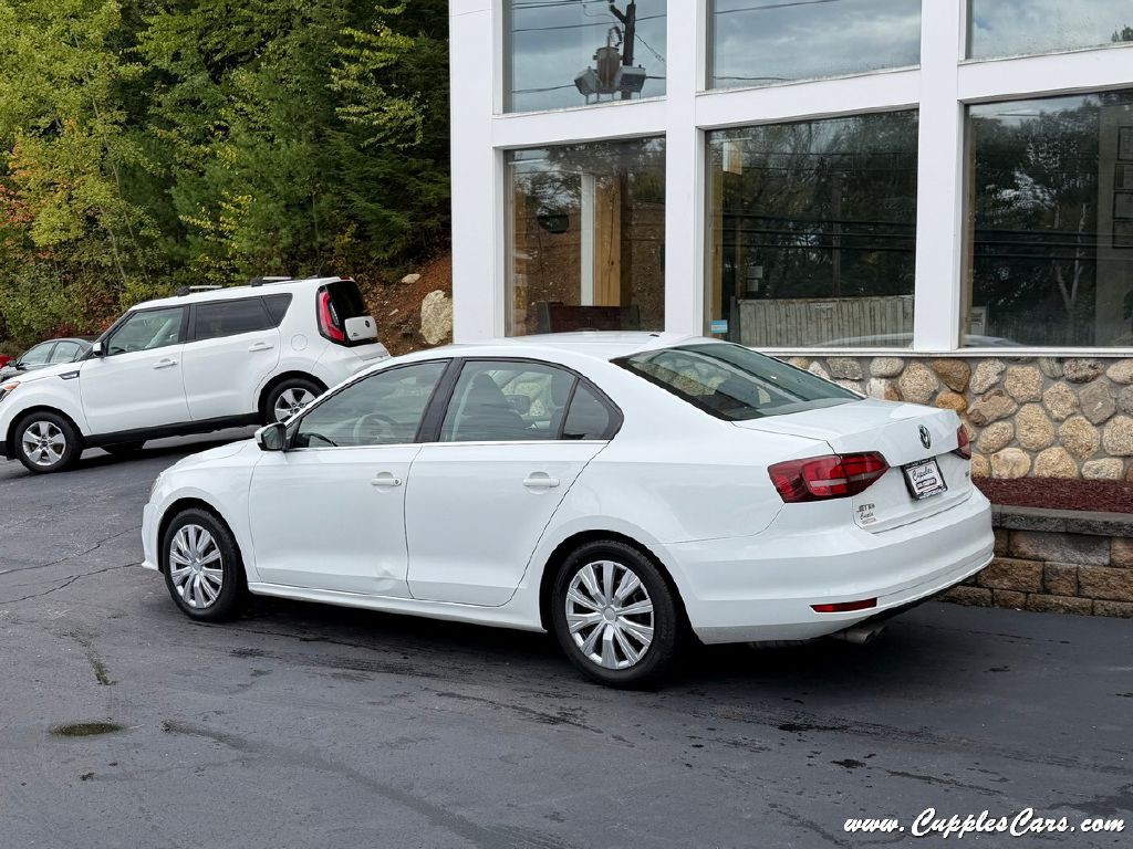2017 Volkswagen Jetta Image 2