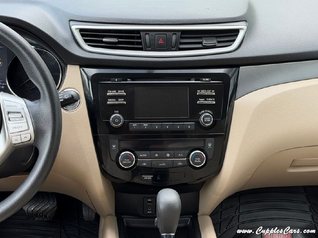 2016 Nissan Rogue Image 16