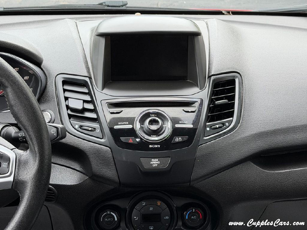 2015 Ford Fiesta Image 18