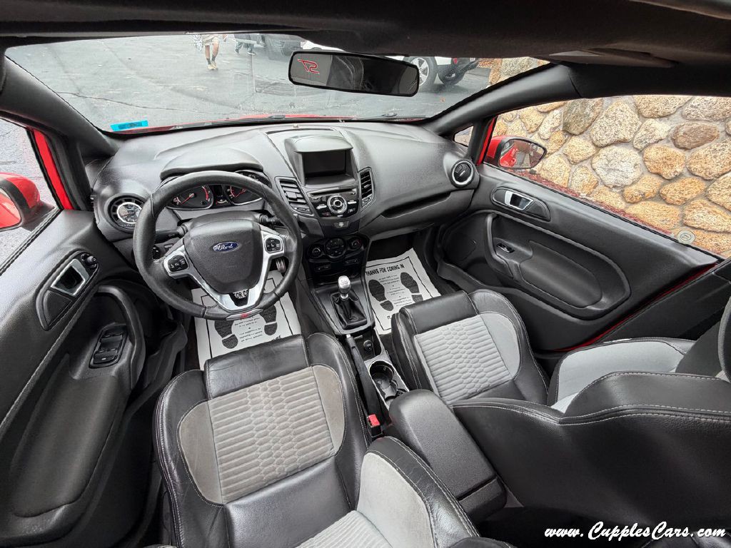 2015 Ford Fiesta Image 24