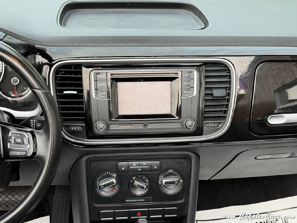 2016 Volkswagen Beetle Image 20