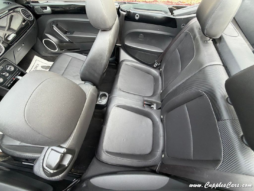 2016 Volkswagen Beetle Image 25