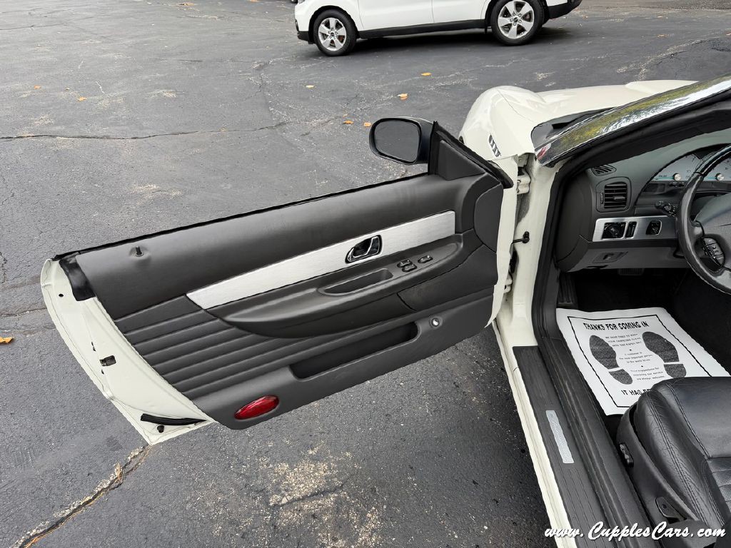 2002 Ford Thunderbird Image 5