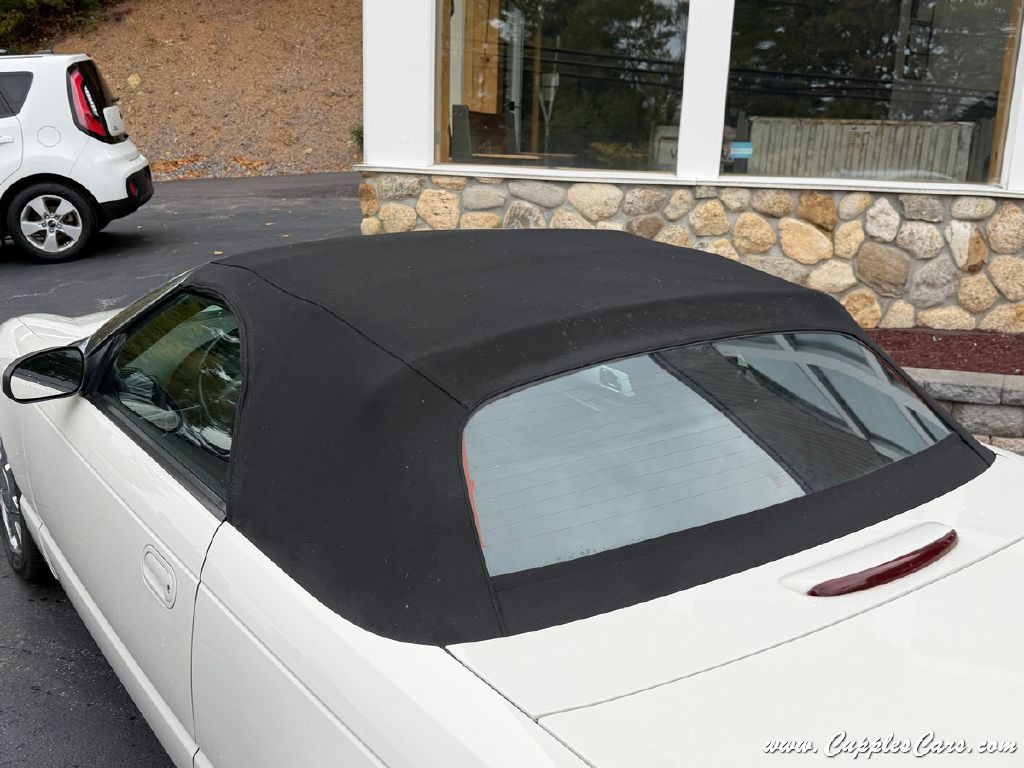 2002 Ford Thunderbird Image 16