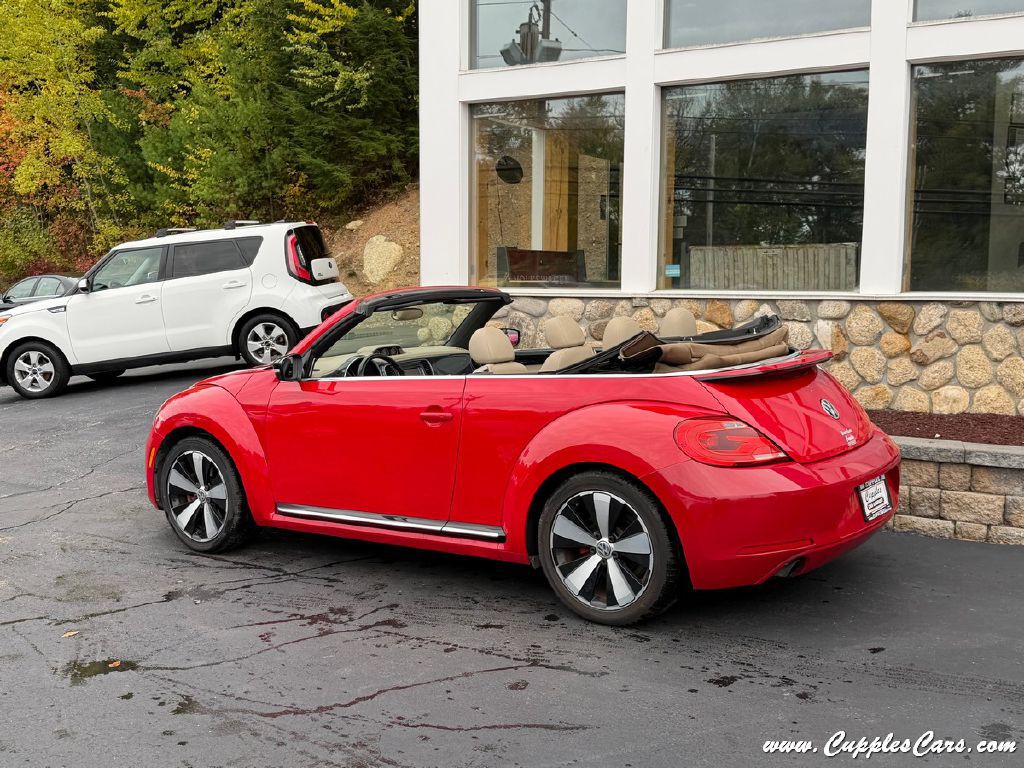2013 Volkswagen Beetle Image 2