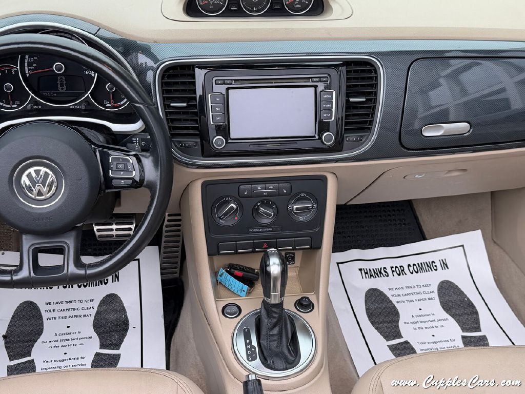 2013 Volkswagen Beetle Image 16