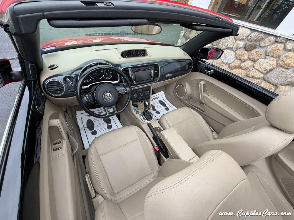 2013 Volkswagen Beetle Image 19
