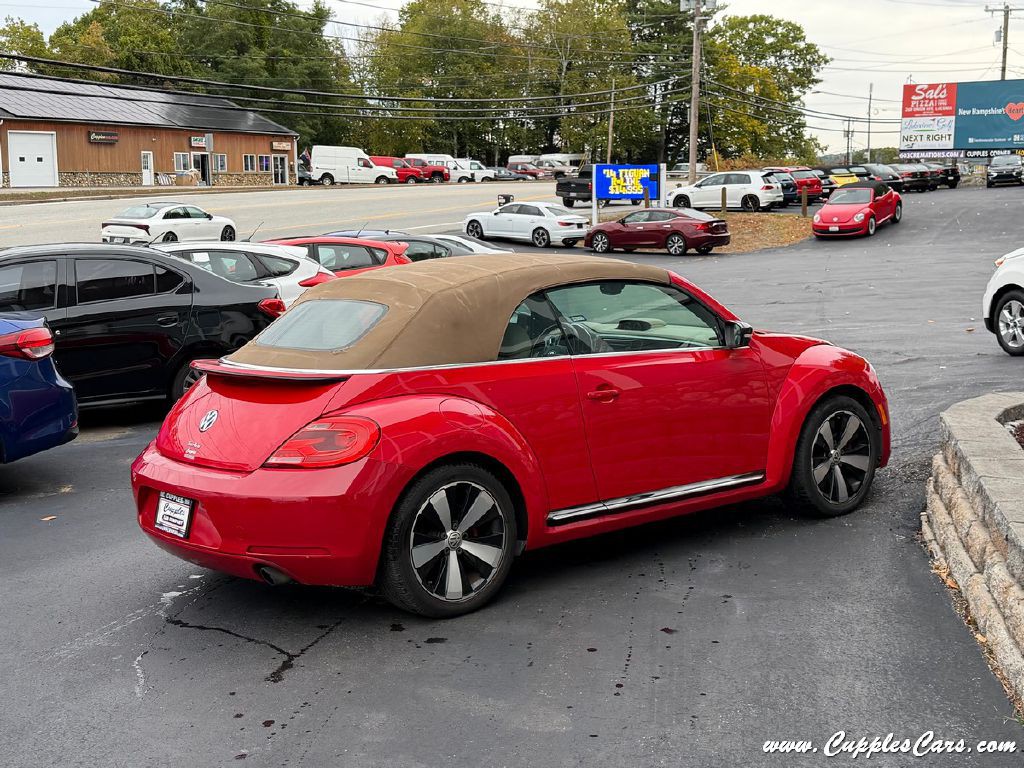 2013 Volkswagen Beetle Image 25