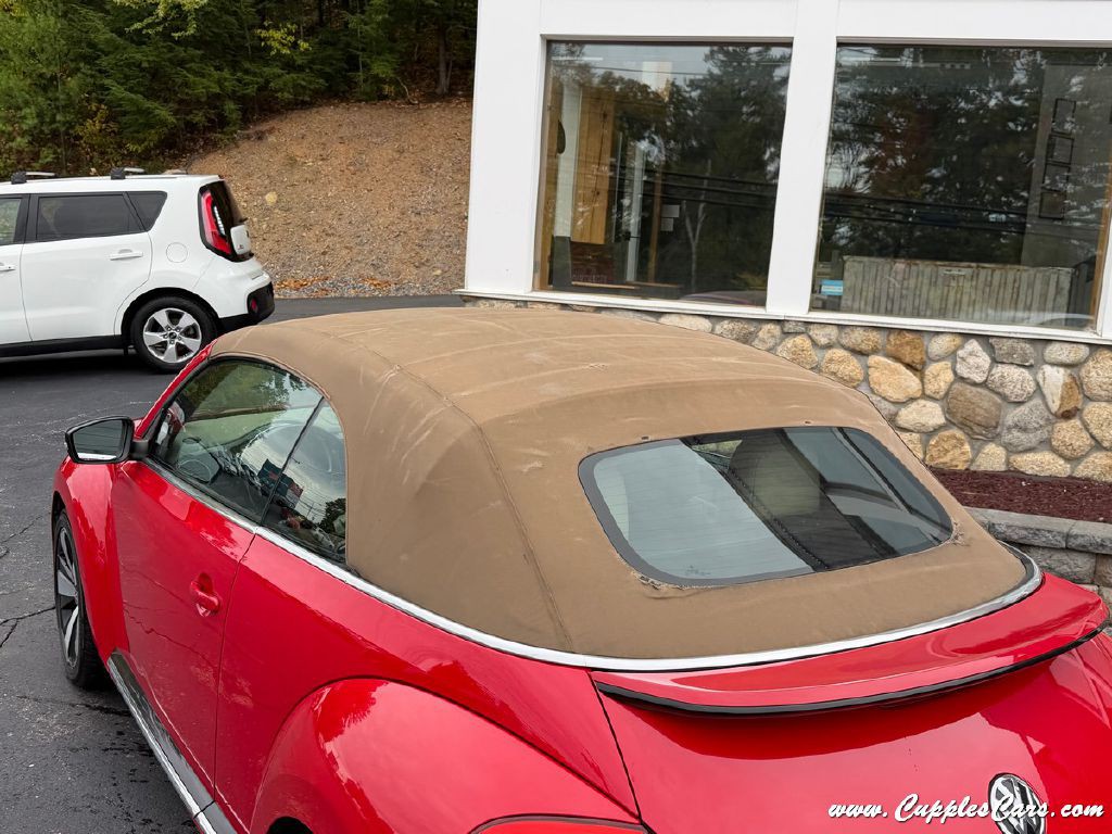 2013 Volkswagen Beetle Image 28
