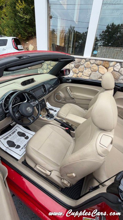 2013 Volkswagen Beetle Image 32