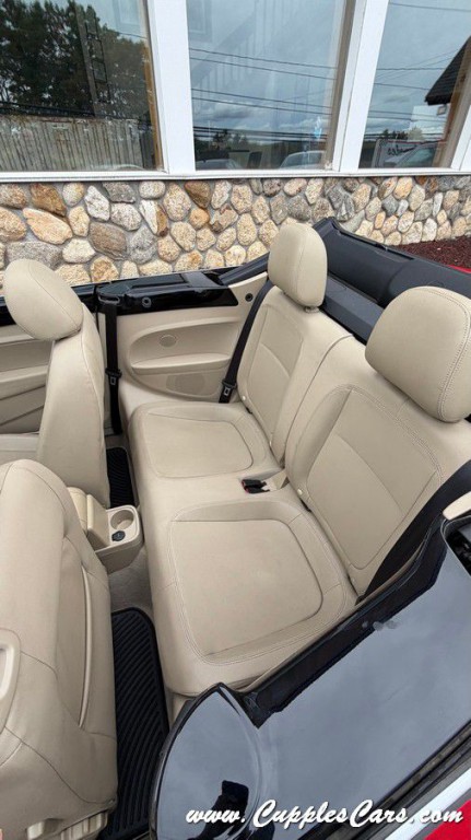 2013 Volkswagen Beetle Image 33