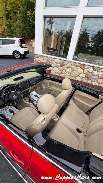 2013 Volkswagen Beetle Image 34