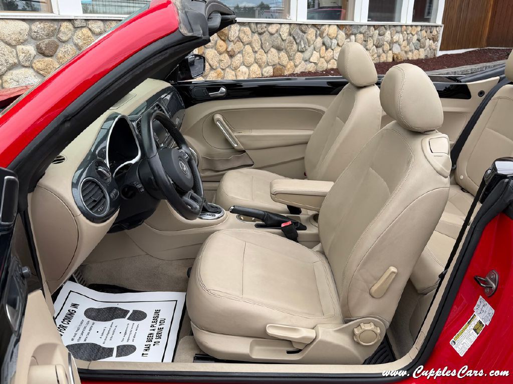 2013 Volkswagen Beetle Image 4