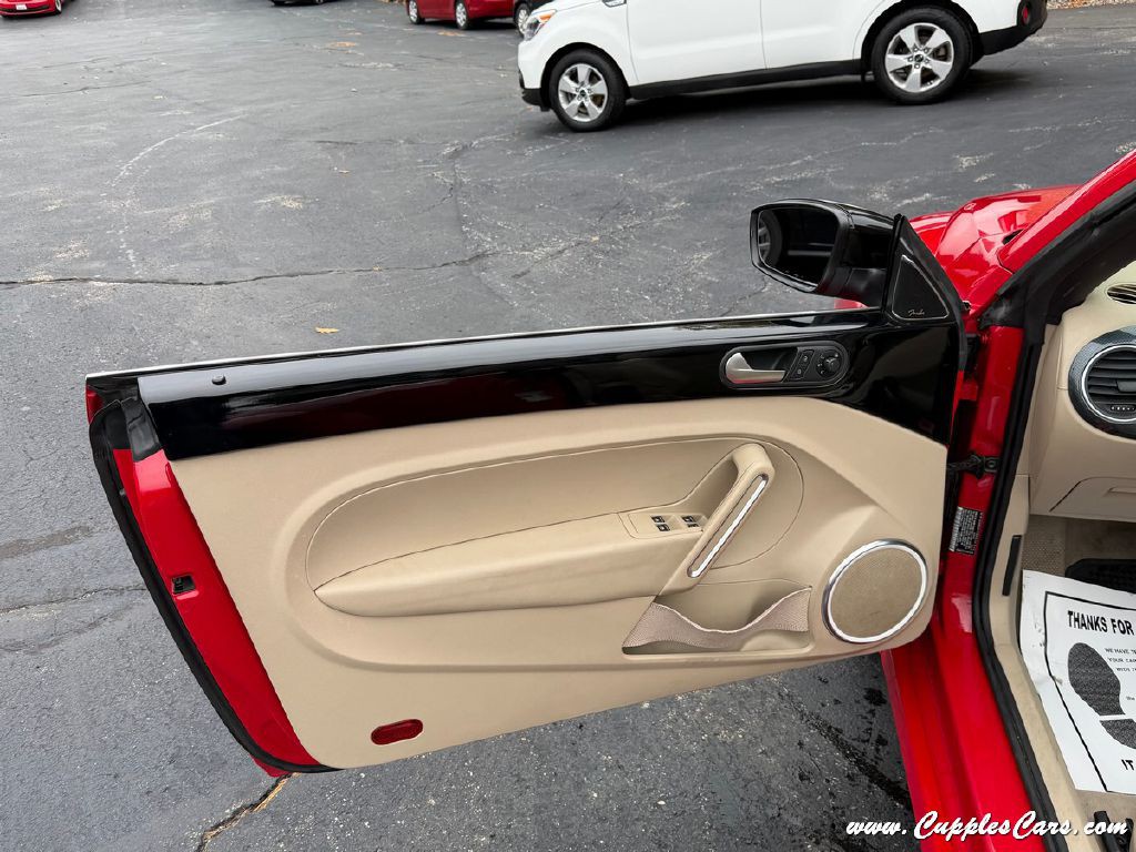 2013 Volkswagen Beetle Image 6