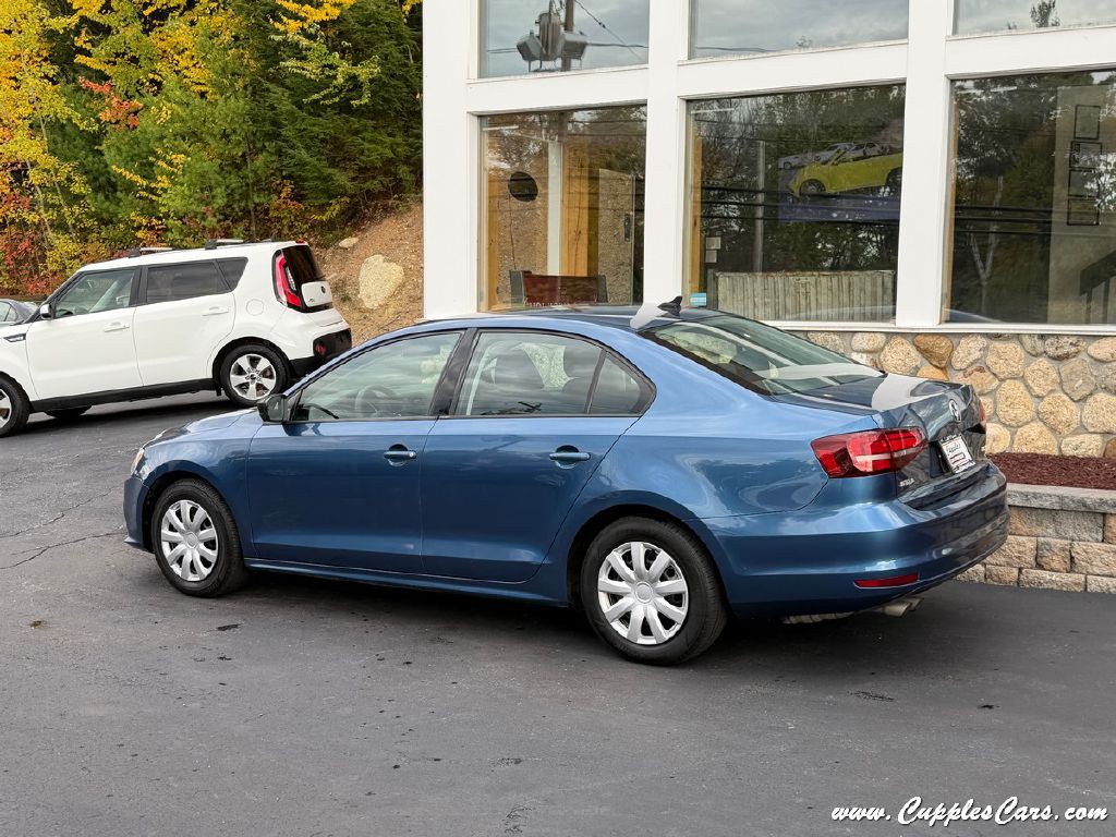 2016 Volkswagen Jetta Image 2