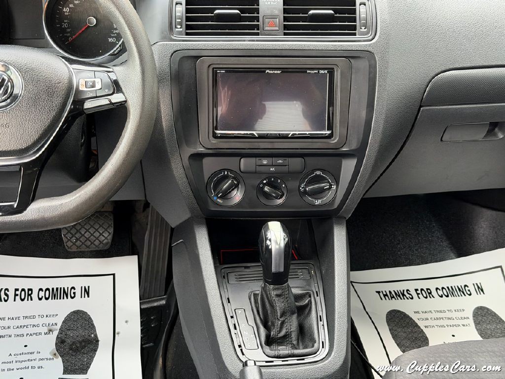2016 Volkswagen Jetta Image 19