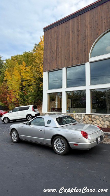 2004 Ford Thunderbird Image 21