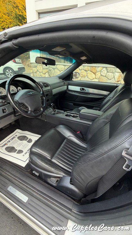 2004 Ford Thunderbird Image 22