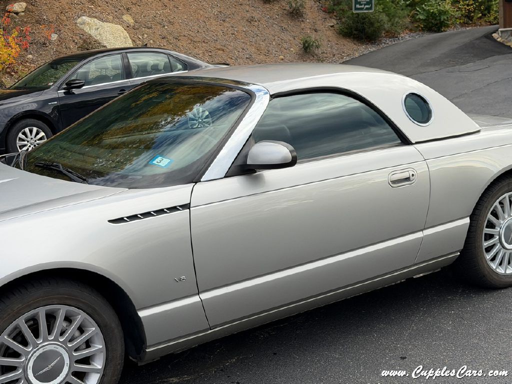 2004 Ford Thunderbird Image 25
