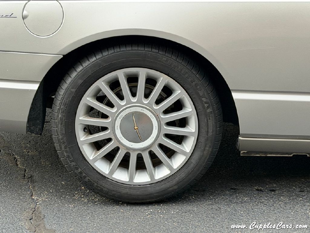 2004 Ford Thunderbird Image 32