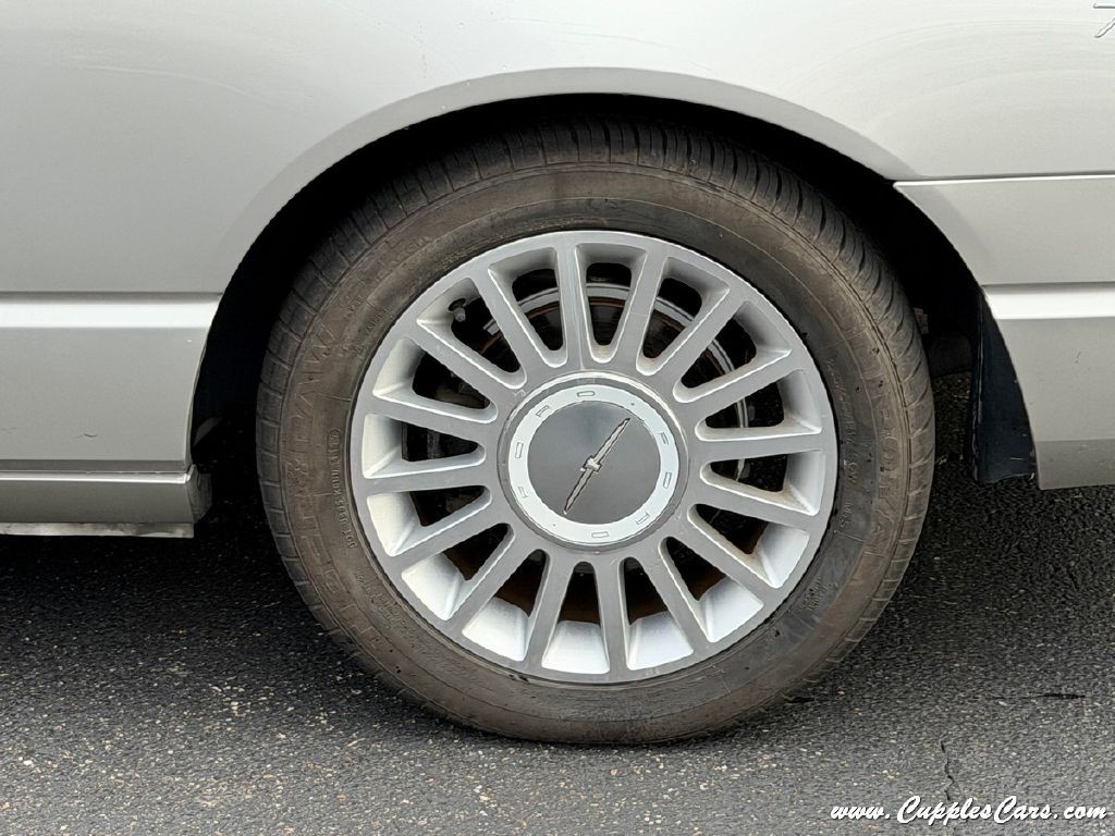 2004 Ford Thunderbird Image 33