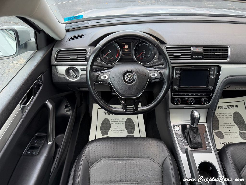 2019 Volkswagen Passat Image 17