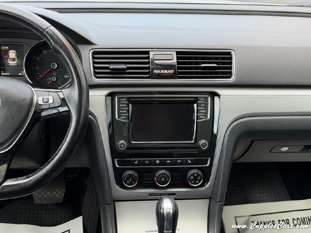 2019 Volkswagen Passat Image 18