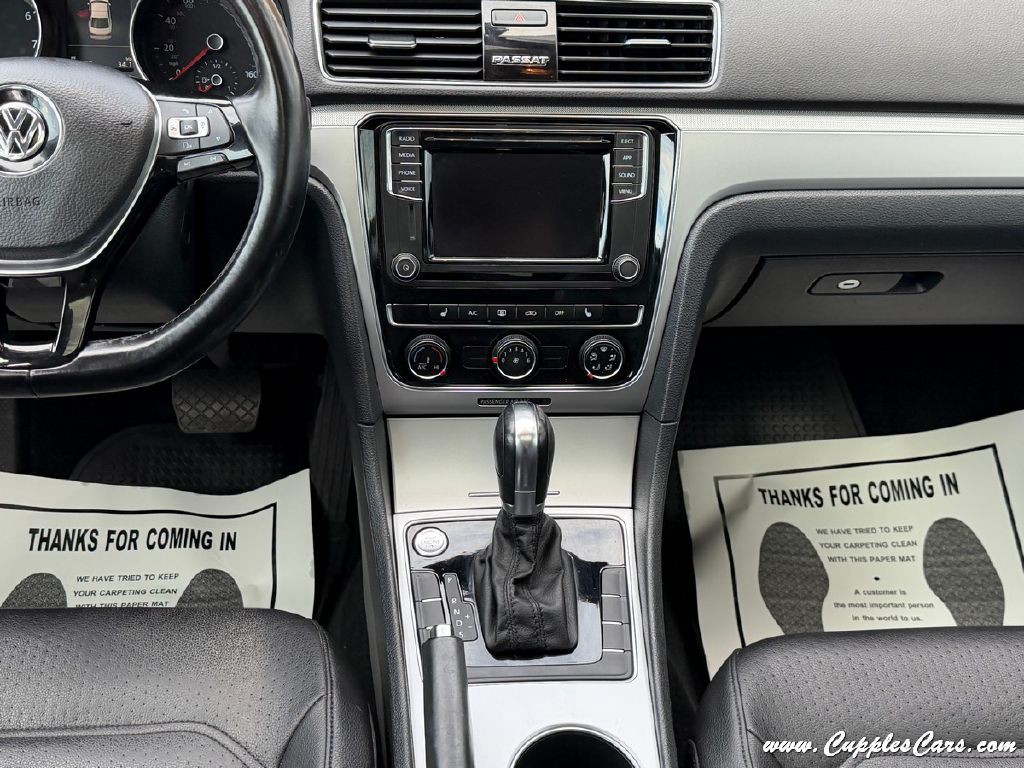2019 Volkswagen Passat Image 19
