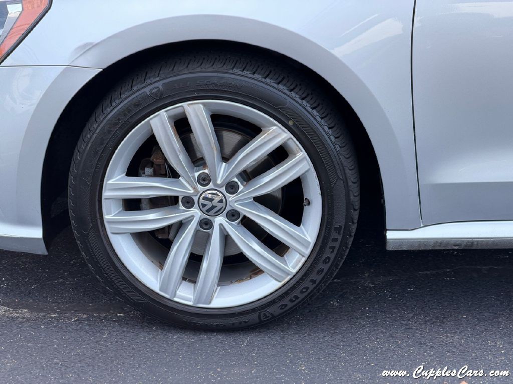 2019 Volkswagen Passat Image 42