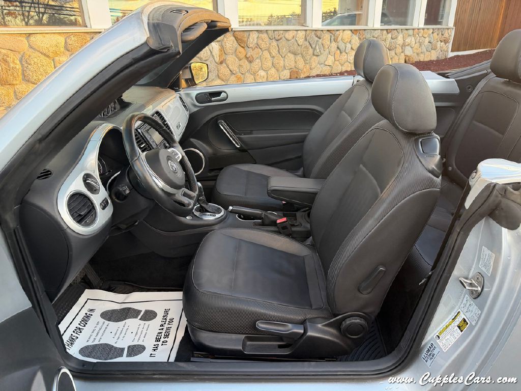 2015 Volkswagen Beetle Image 3