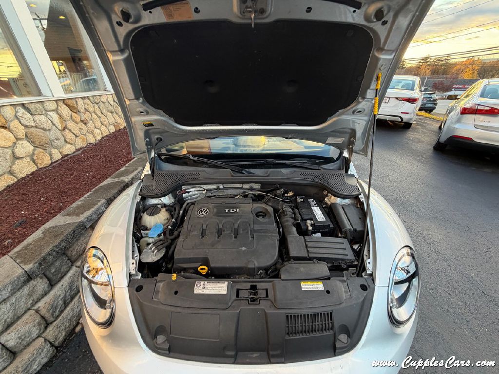 2015 Volkswagen Beetle Image 16