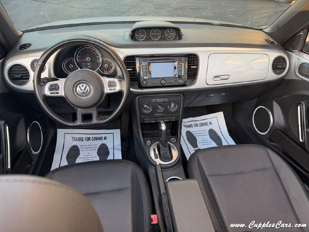 2015 Volkswagen Beetle Image 17