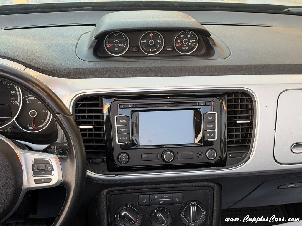 2015 Volkswagen Beetle Image 19