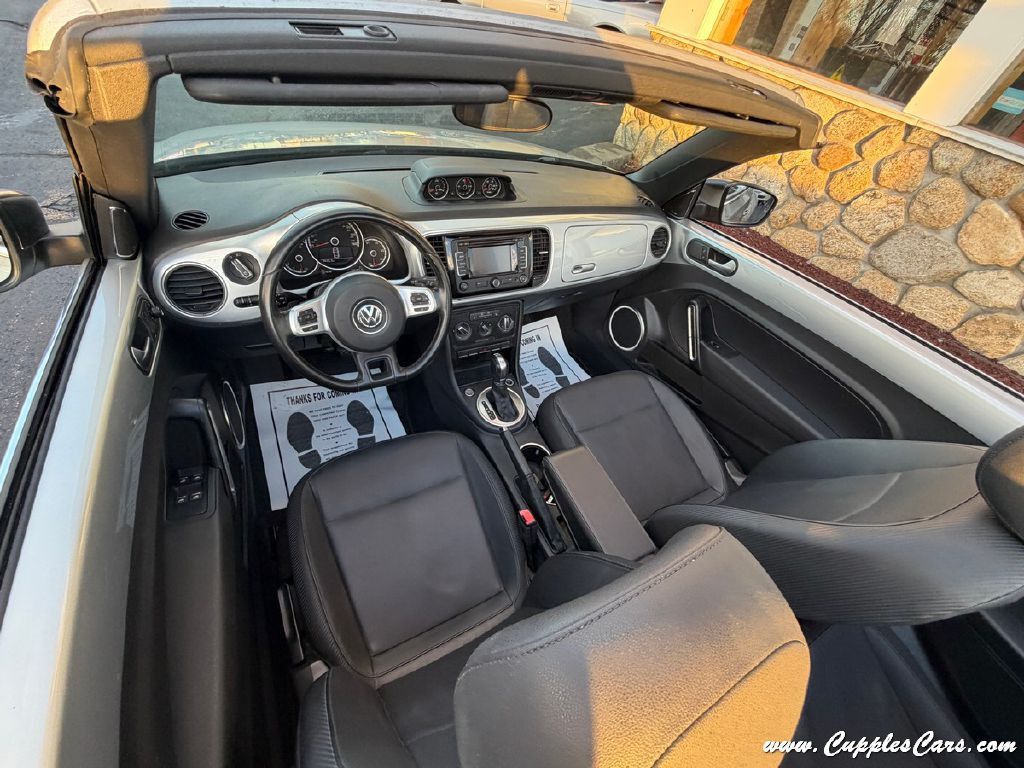 2015 Volkswagen Beetle Image 23