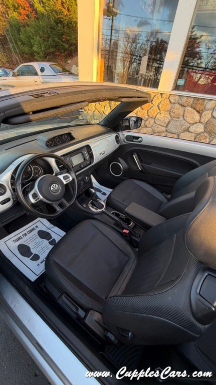 2015 Volkswagen Beetle Image 35