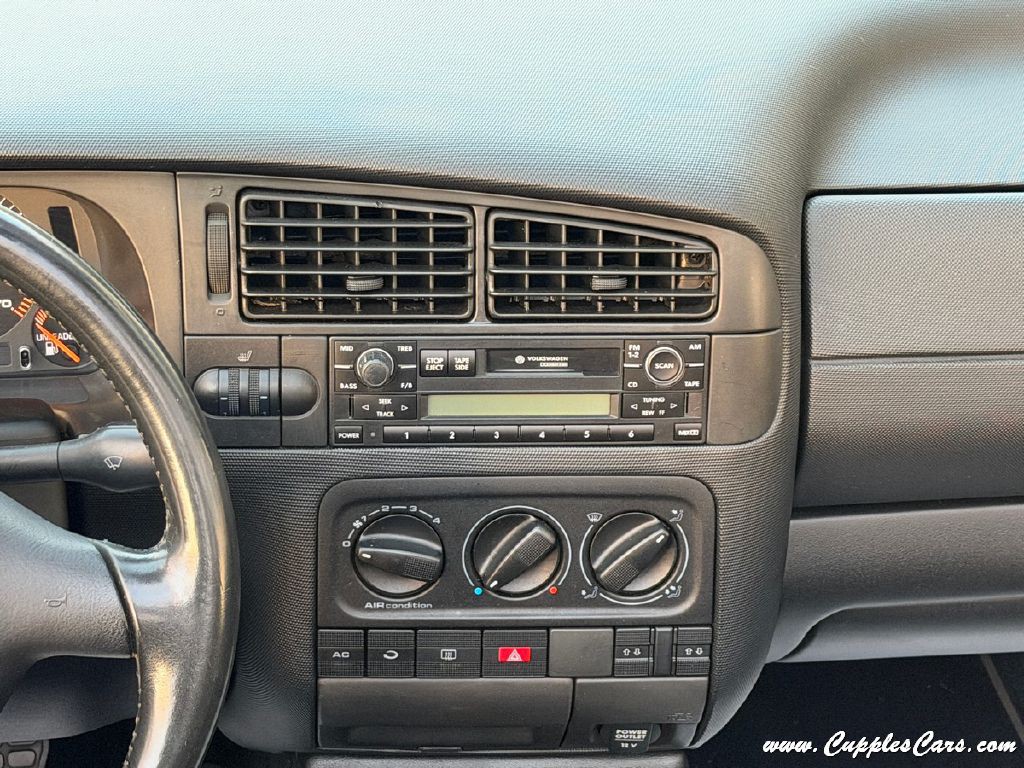 2001 Volkswagen Cabrio Image 17