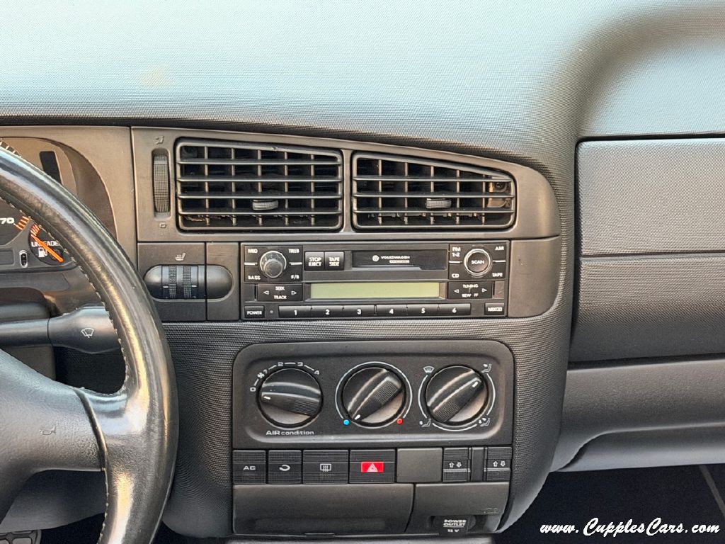 2001 Volkswagen Cabrio Image 18